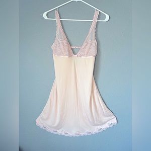Victoria’s Secret SUPER soft comfortable slip